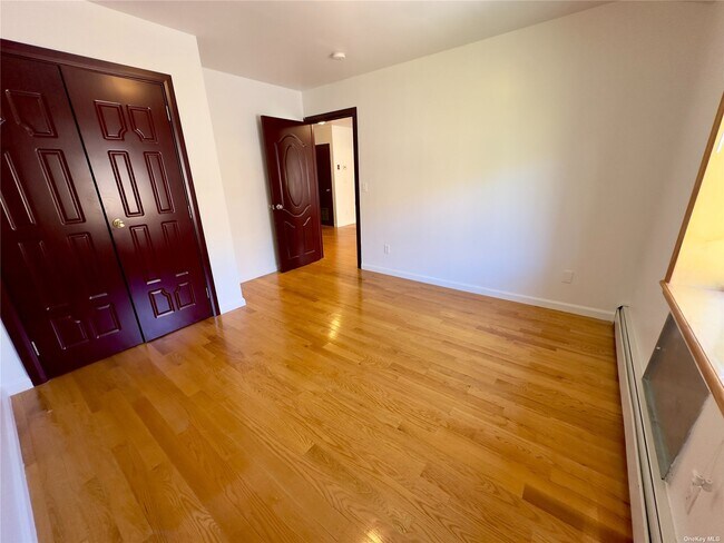Foto del edificio - 75-48 Parsons Blvd