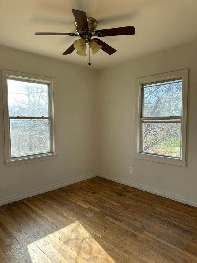Building Photo - 1402 Dunaway St