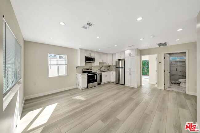 Foto del edificio - 10953 Whitegate Ave