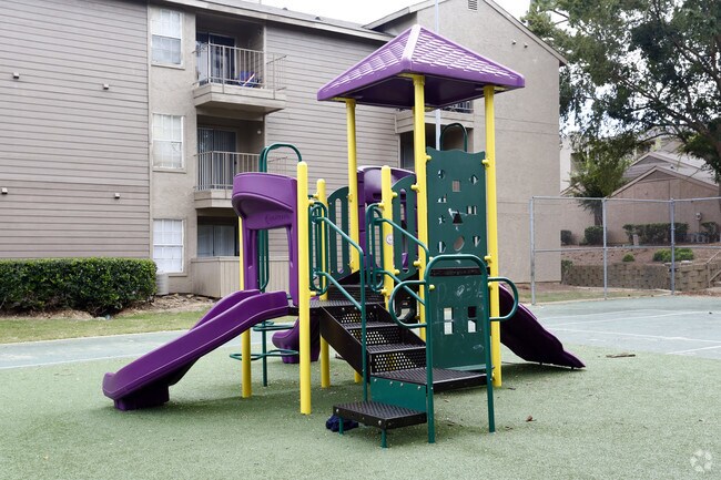 área de juegos para niños - The Advantages Apartments
