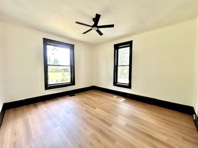 Foto del edificio - 615 Memorial Dr SW