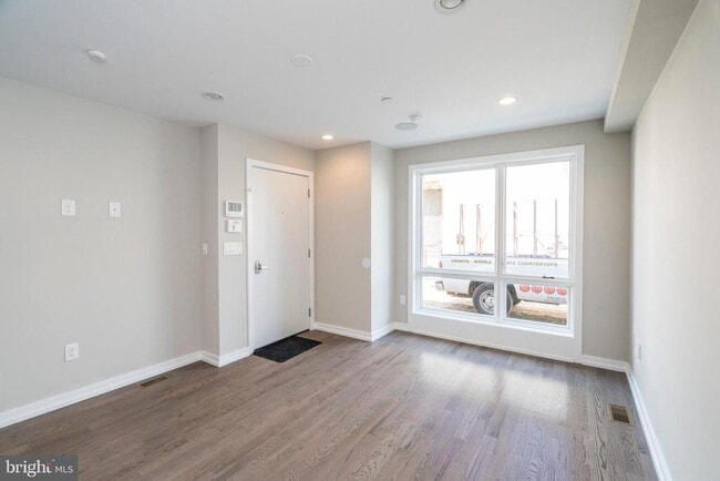 Building Photo - 1434 Clymer St