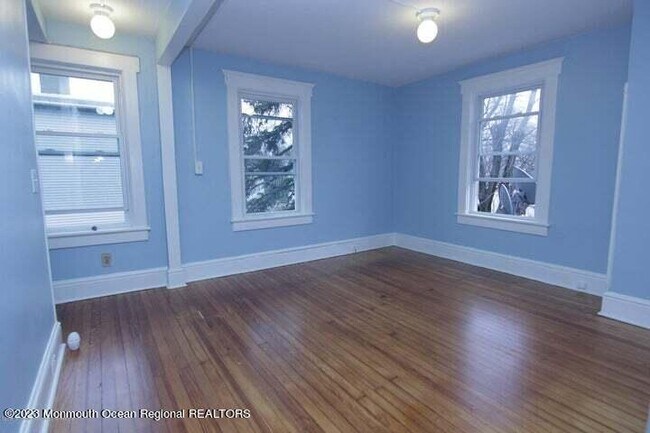 Building Photo - 646 Morford Ave