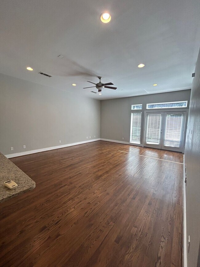 Foto del edificio - 5711 Ross Ave