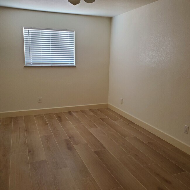 Building Photo - 2716 Stapleton Dr