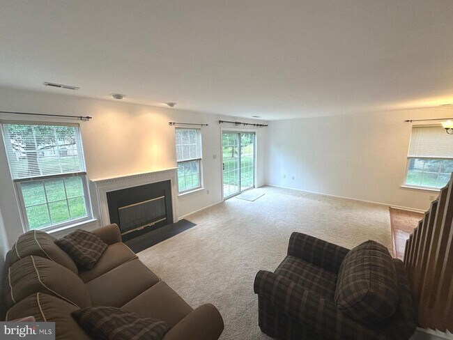 Building Photo - 3205 S Carriage Ct