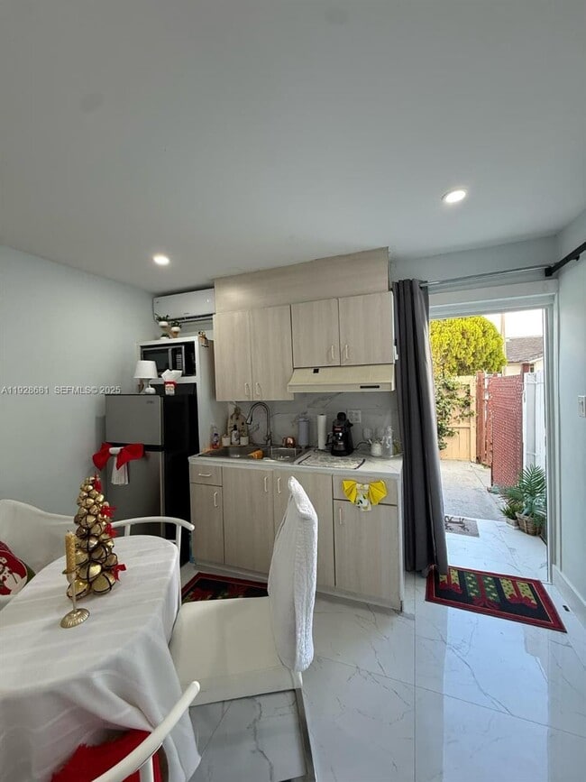 Building Photo - 2410 SW 143rd Ct