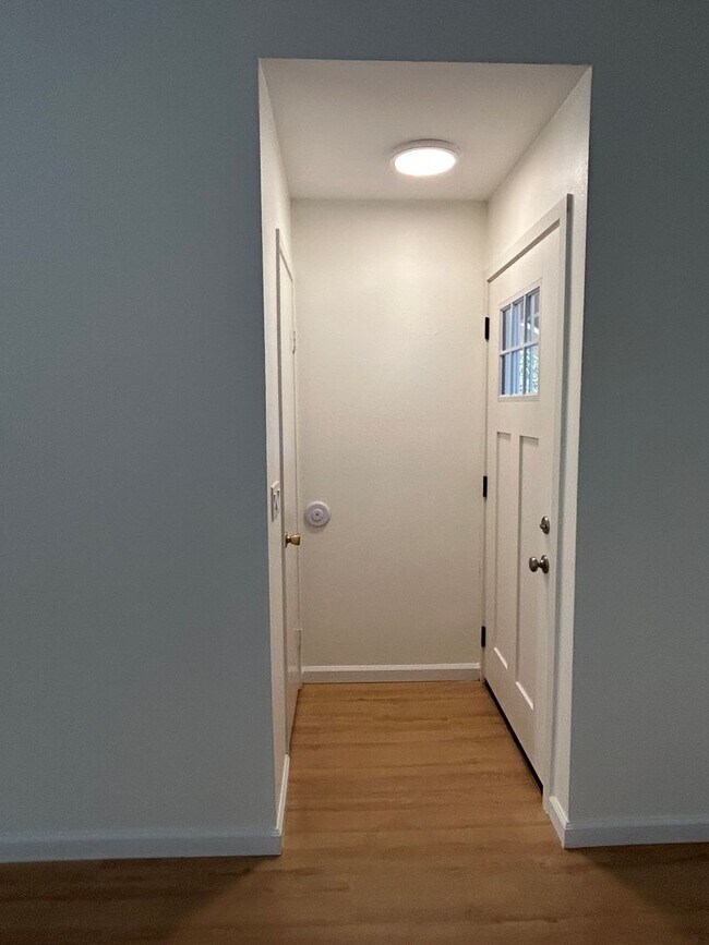 Building Photo - spacious house