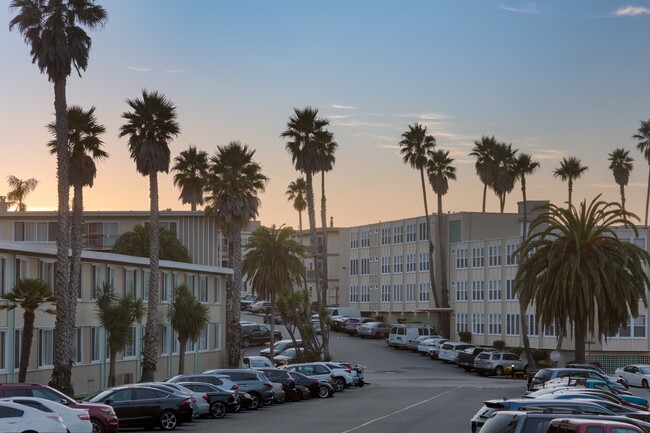 Building Photo - Westlake Apartments