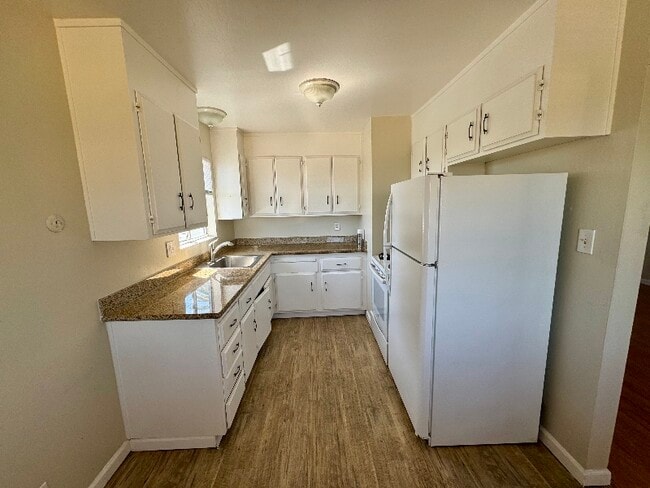 Building Photo - 3609 Fairview Dr