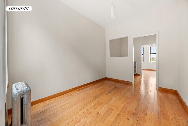 Building Photo - 580 Lincoln Pl