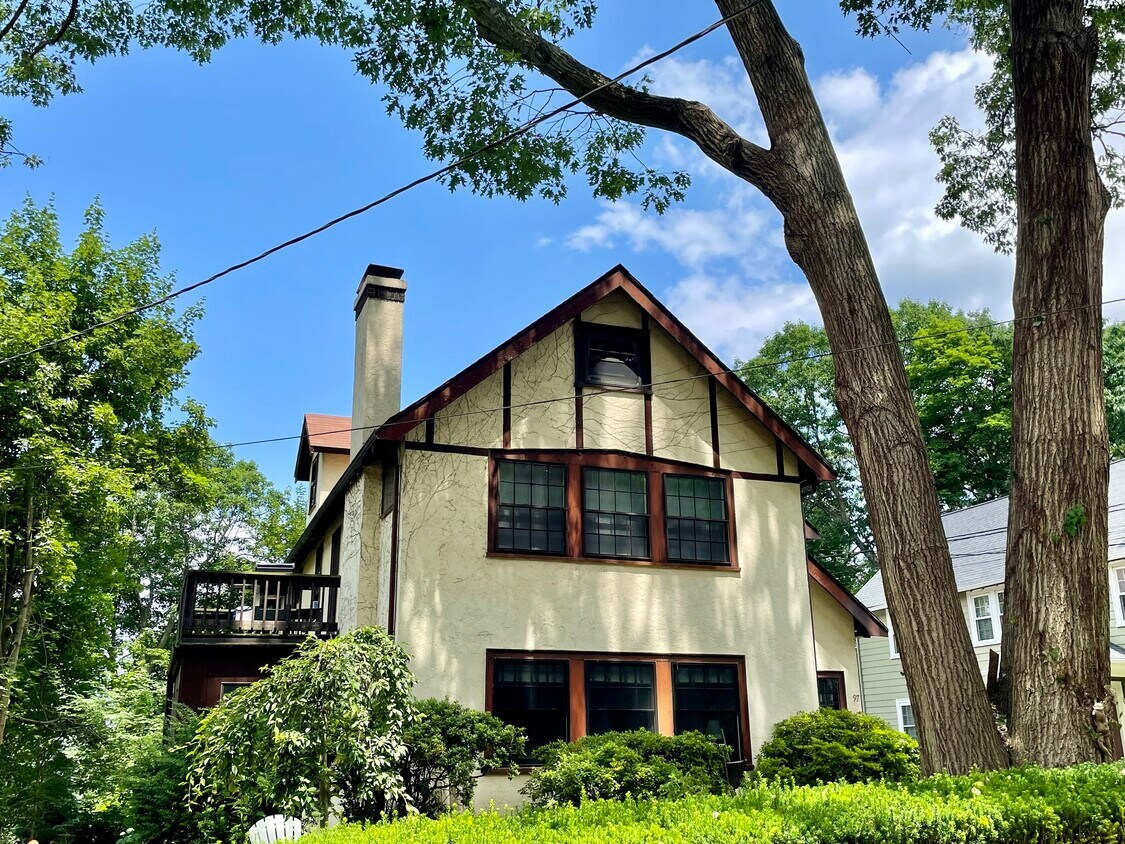 Primary Photo - 95 Atwood Ave