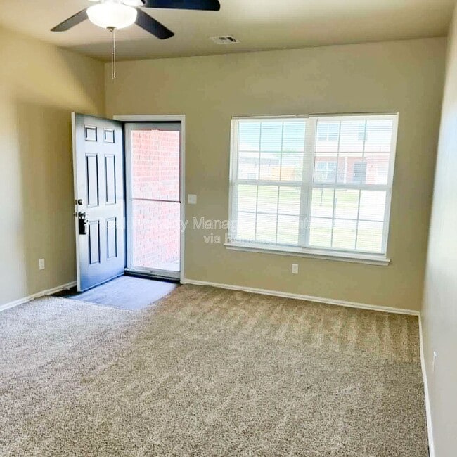 Foto del edificio - 13229 Bridgewater Dr