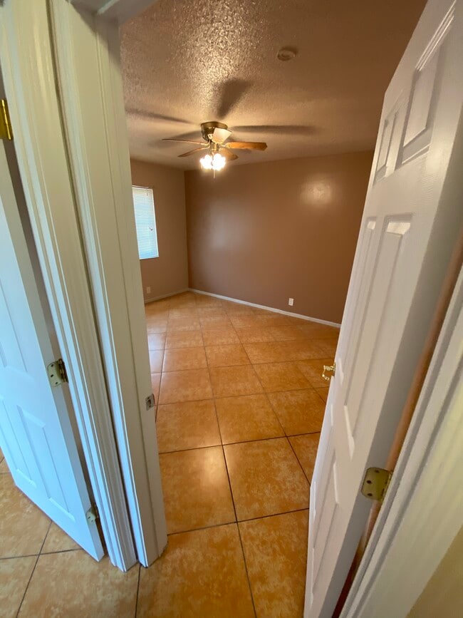 Building Photo - 727 Harris Ct