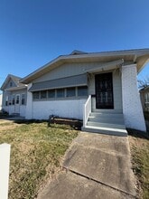 Building Photo - 918 S Barker Ave