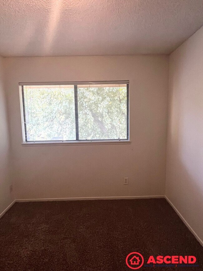 Foto del edificio - Stunning 3BD/2.5BA Condo in Bakersfield's 93309 — HOA Community & Move-In Ready!