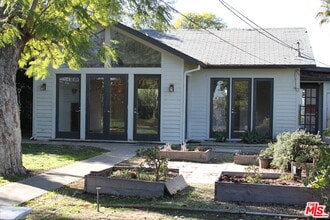 Building Photo - 2335 Silver Ridge Ave