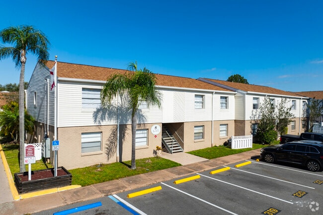 Building Photo - Manhattan Palms Condominiums