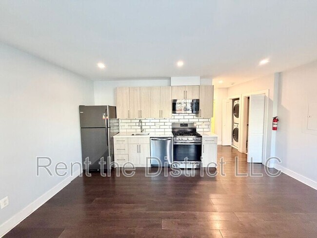 Foto del edificio - 1605 F St NE