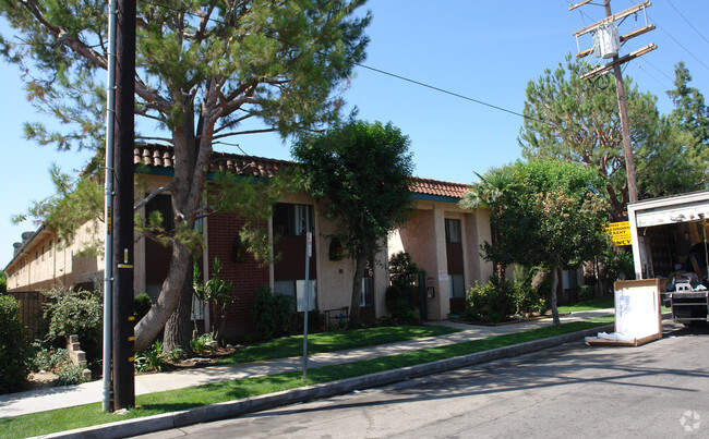 Building Photo - Oak Village Apartments