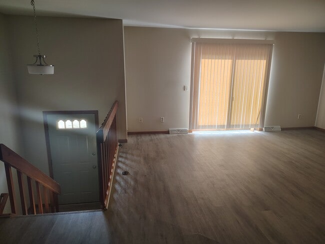 Livingroom with front door - 700 Iroquois Ct