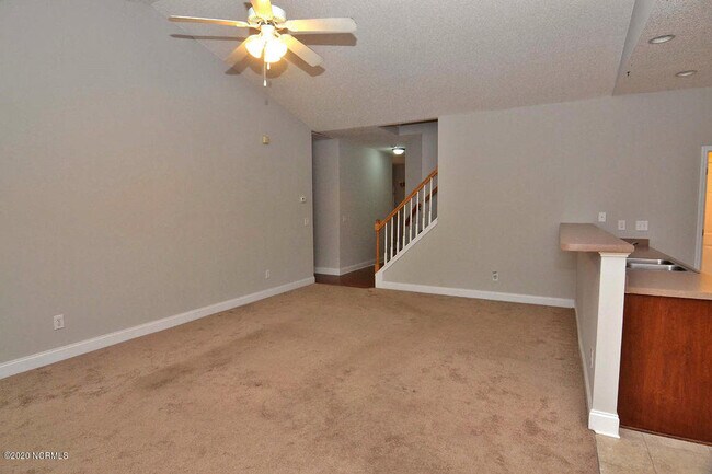 Building Photo - 4612 Pineview Dr