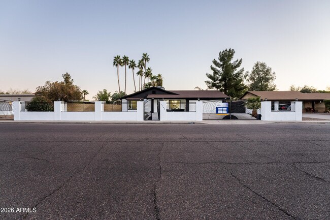 Foto del edificio - 1743 W Butler Dr