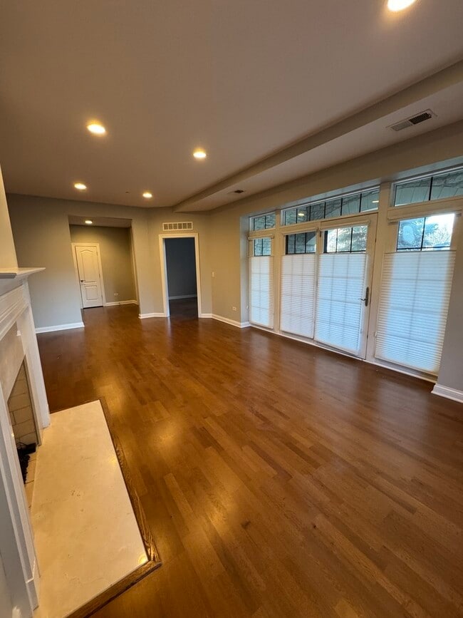 Building Photo - 1800 Amberley Ct