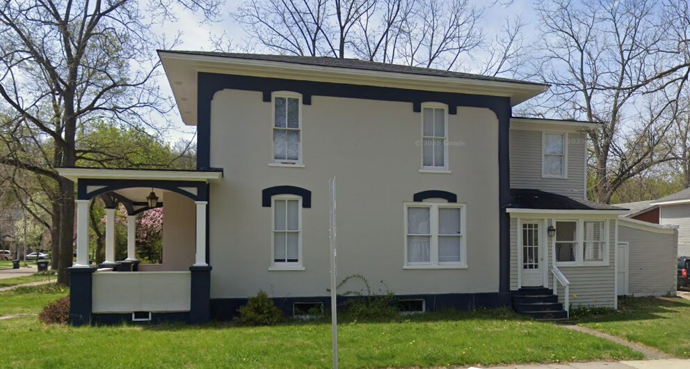 Building Photo - 704 Axtell St