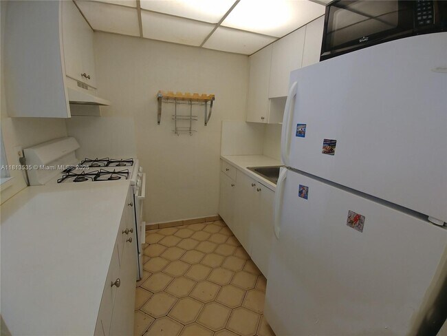 Foto del edificio - 1305 W 53rd St