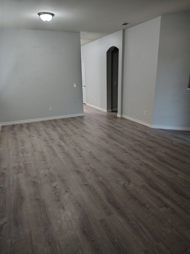 Building Photo - 1504 Waterfall Ln