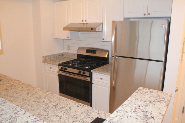 Building Photo - 304 W 117th St