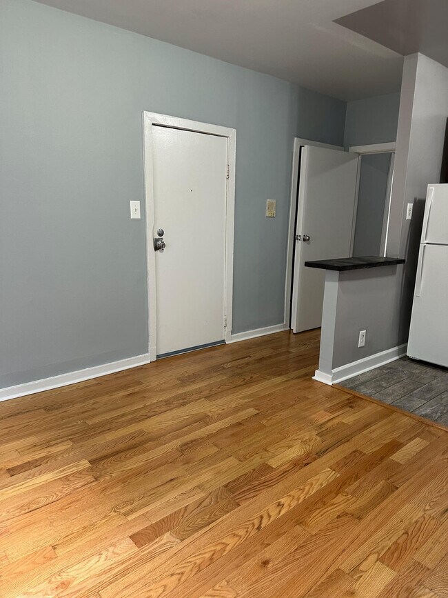 Foto del edificio - 5666 N Ridge Ave