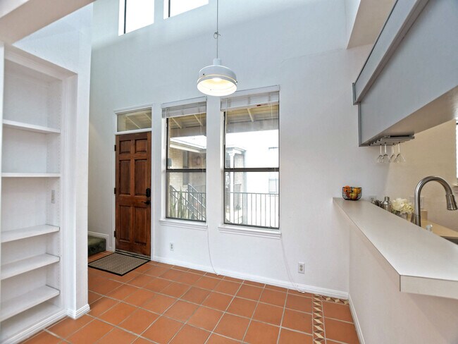 Foto del edificio - 611 E 45th St