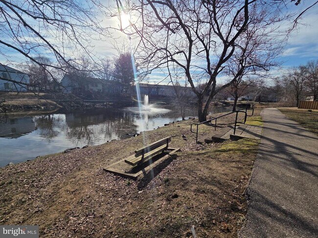 Foto del edificio - 1729 Leisure Way