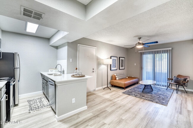 Foto del edificio - 5225 E Thomas Rd