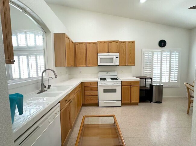 Foto del edificio - 2-Bedroom Home in Secure Gated Community