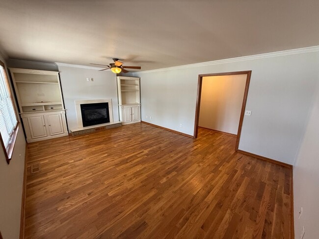 Building Photo - 217 Brentwood Ave