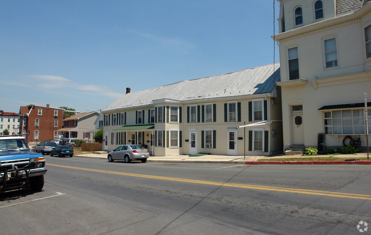 Building Photo - 27 S Conococheague St