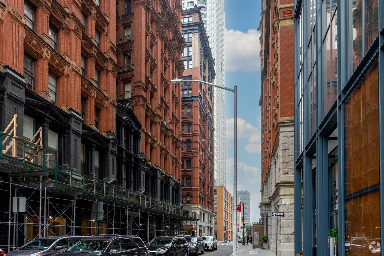 Primary Photo - 140 Nassau St
