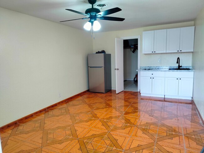 Foto del edificio - 424 NE 44th St
