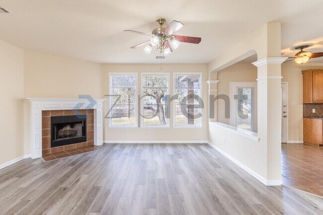 Foto del edificio - 498 Crossland Dr