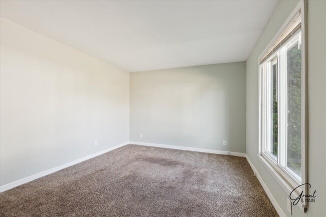 Building Photo - $1400 3 bedroom bungalow