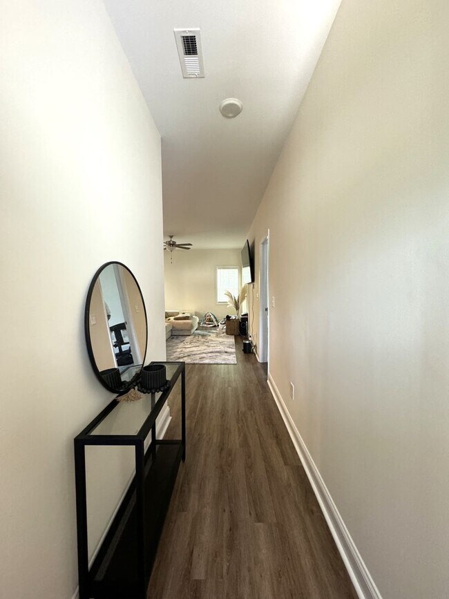 Building Photo - Beautiful Newly Built Home!