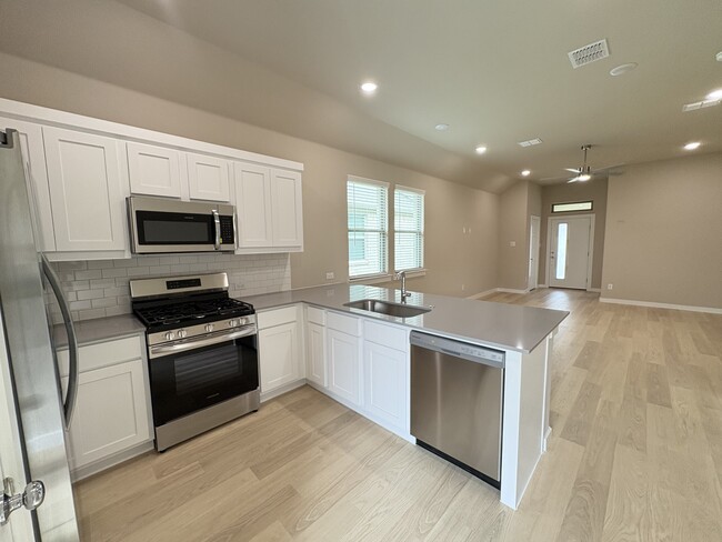 Building Photo - 411 Travine Dr