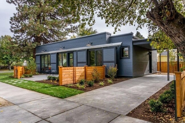 Building Photo - Modern Cottage in Prime Downtown Bend Loca...