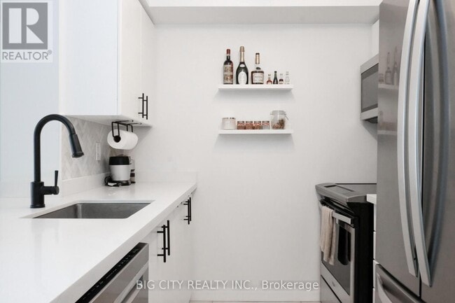 Photo du bâtiment - 4968 Yonge St