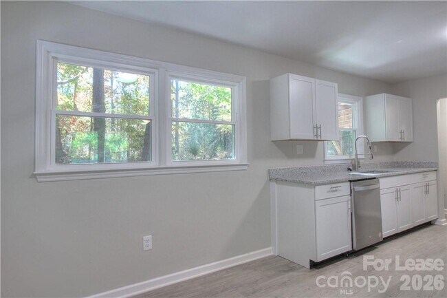 Foto del edificio - 1300 Sharon Dr