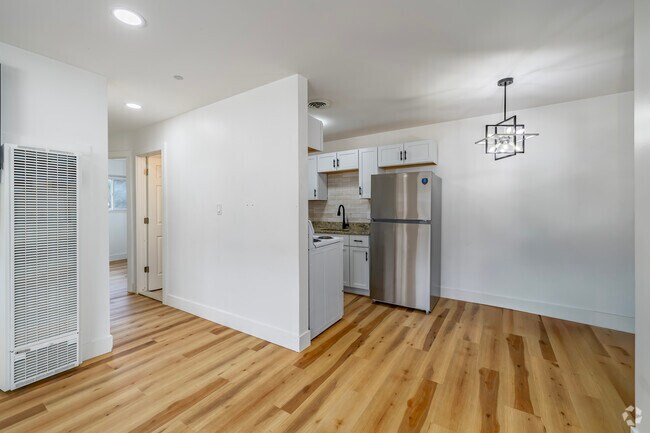 2 habitaciones, 1 baño - 570 pies cuadrados - Comedor - Wolverine Lake Lofts
