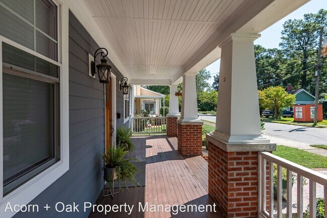 Building Photo - 4 br, 3.5 bath House - 703 E Franklin St